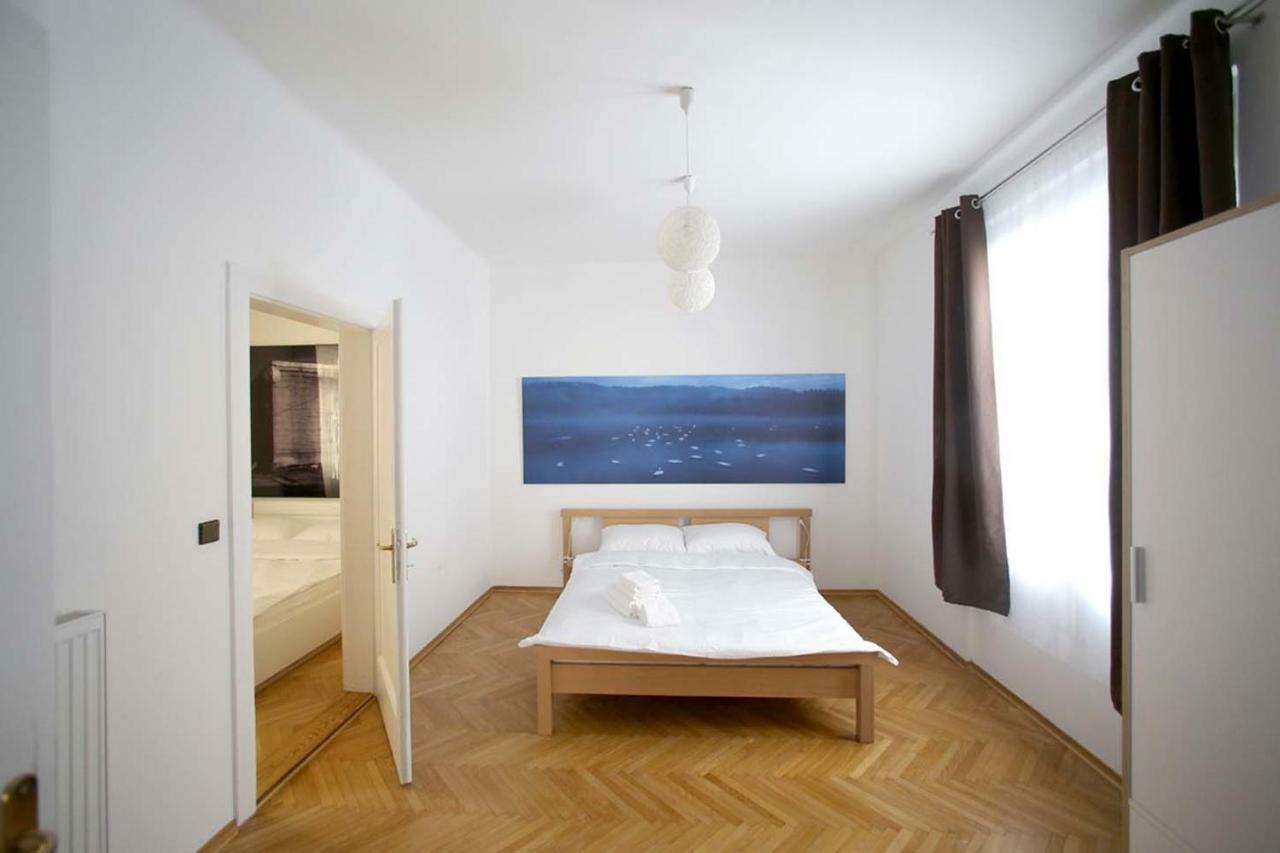Apartma Skyscraper Tour As